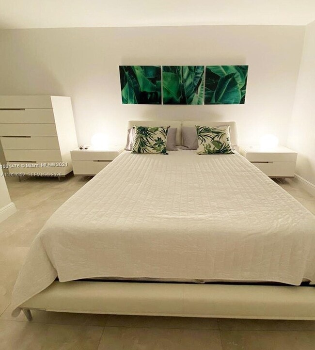 Building Photo - 5701 Collins Ave