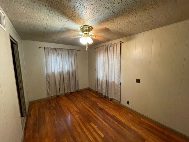 Building Photo - 3 Bedroom 3 Bath Home