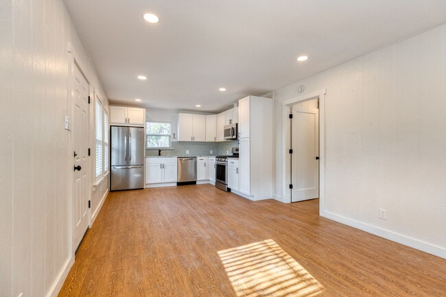 Building Photo - 9871 Menchaca Rd