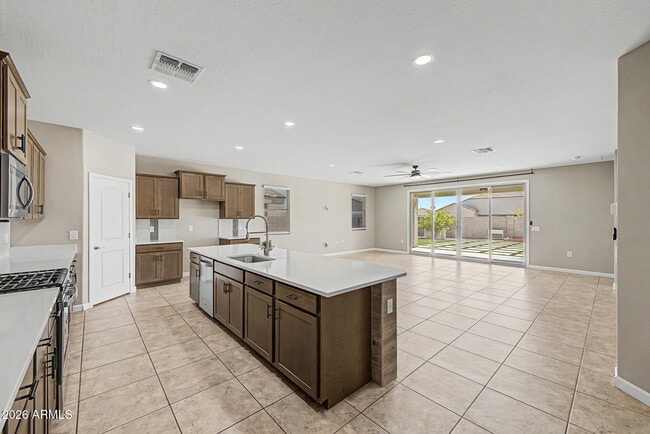 Building Photo - 30731 W Monterey Dr
