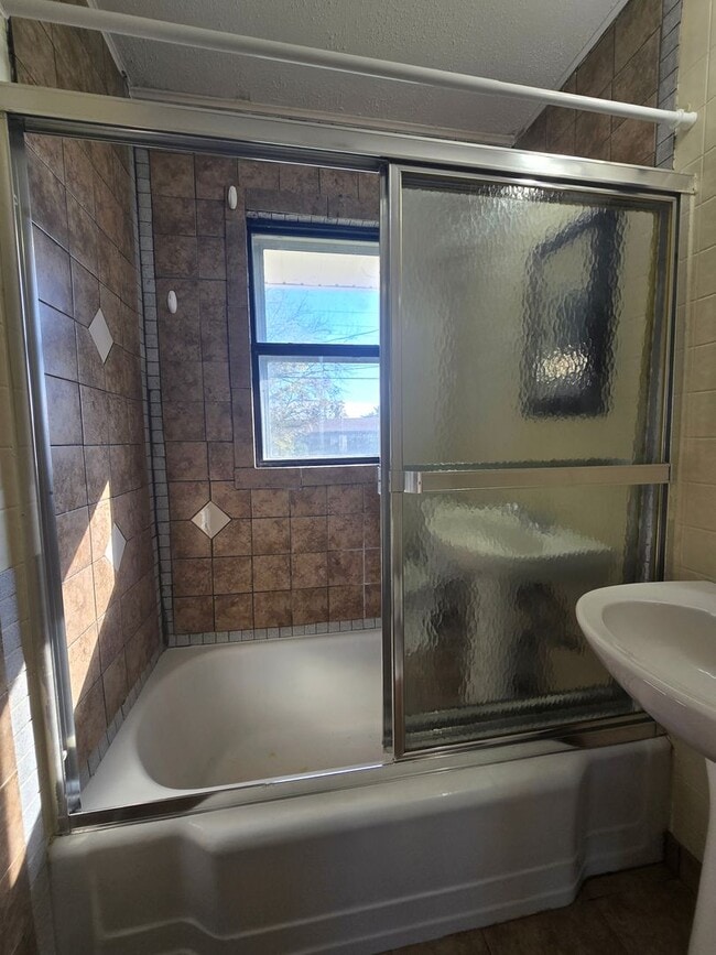 Building Photo - 2 bed, 1 bath in Shawnee, OK!