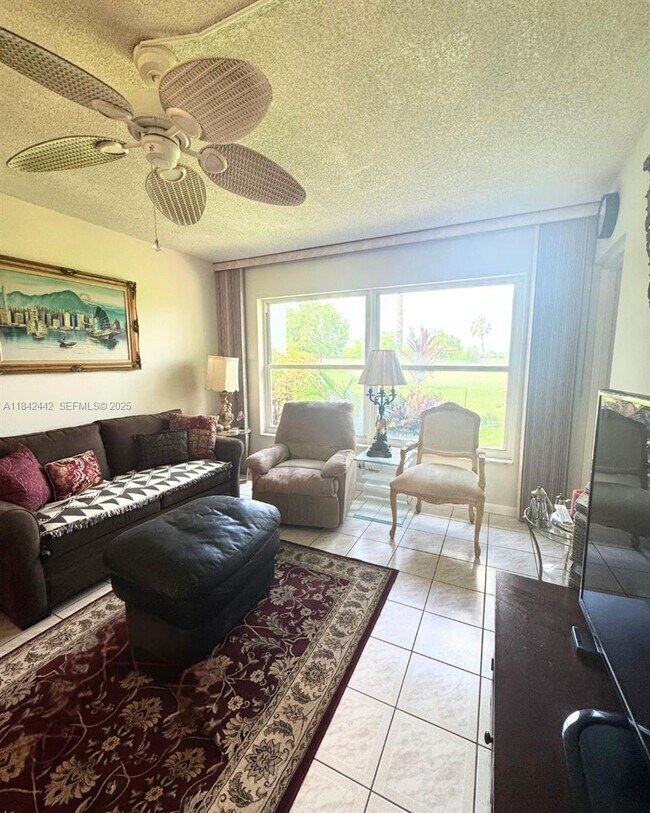 Building Photo - 7787 Golf Cir Dr