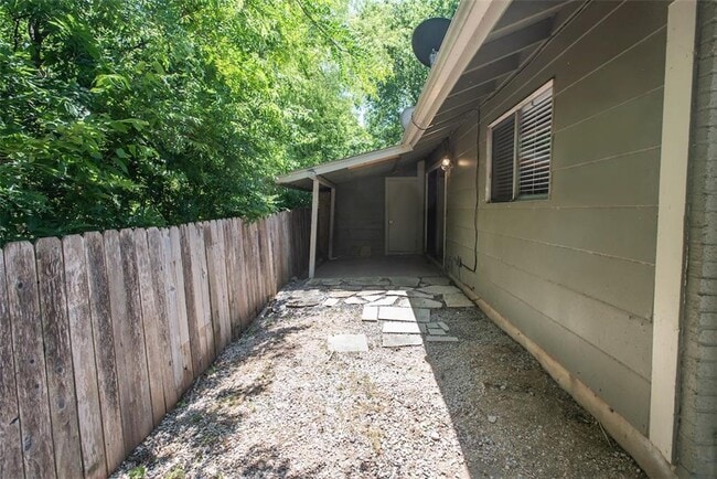 Building Photo - 9007 Little Walnut Pkwy