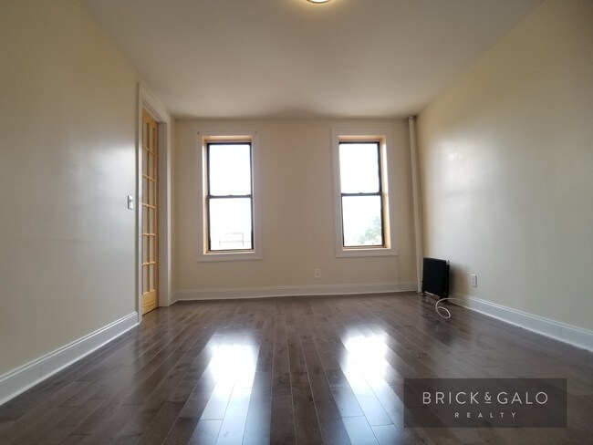 Building Photo - 224-24 Hinckley Pl