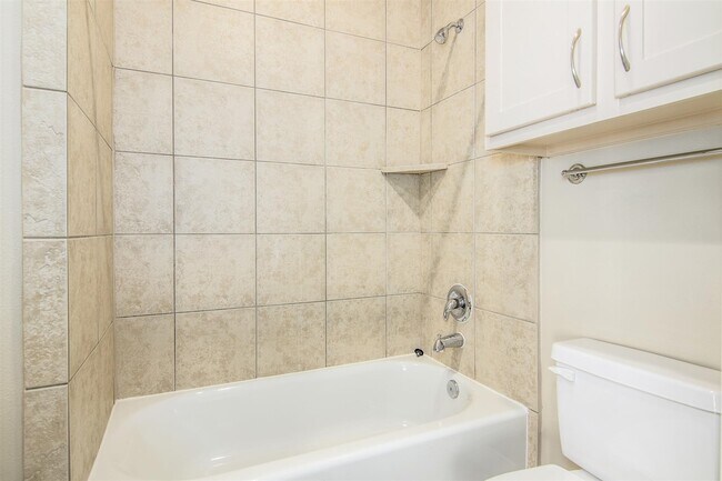 Building Photo - 5227 Lillian St