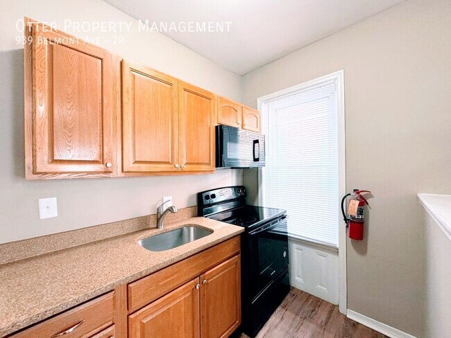 Building Photo - 939 Belmont Ave