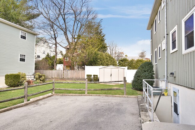 Building Photo - 276 5th Ave