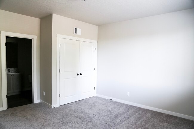 Building Photo - 4705 NE 66th Ave