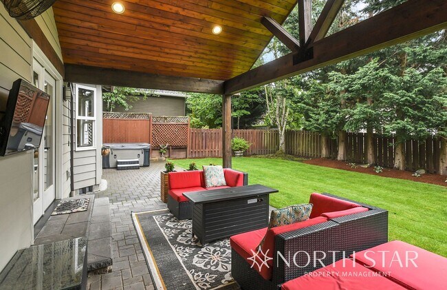 Building Photo - $1000 Off First Months Rent in Lake Oswego