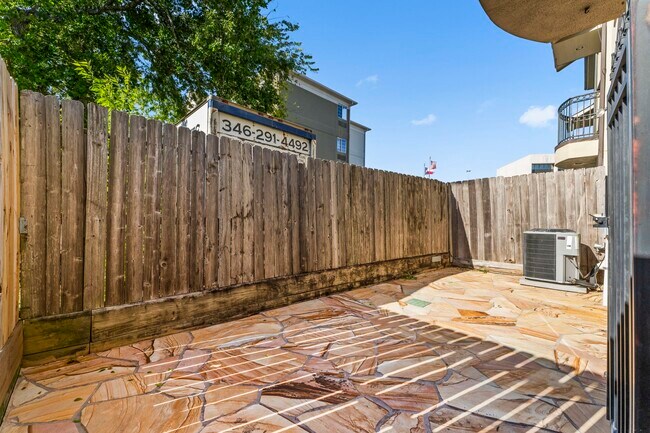 Building Photo - 9910 Orchard Ct