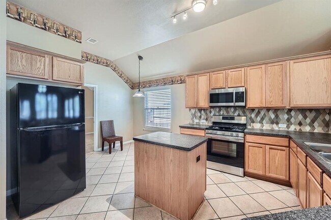 Building Photo - 1402 Weatherford Dr