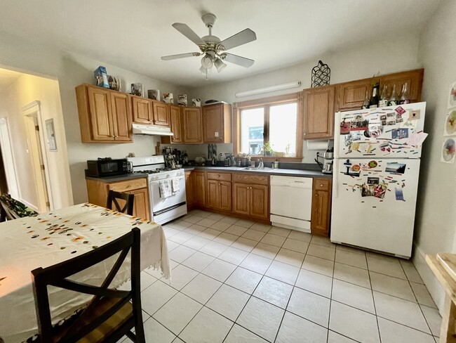 Building Photo - 81 Newbury St