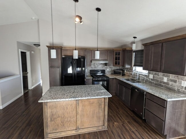 Building Photo - 715 Cherrywood Cir