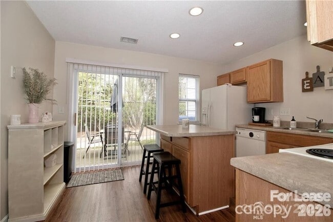 Building Photo - 137 Lynch Cir