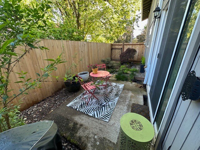 Building Photo - 7112 N Richmond Ave