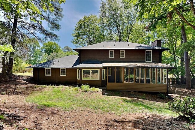 Building Photo - 9880 Lake Forest Way