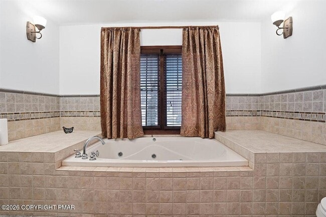 Building Photo - 5132 Pocono Park