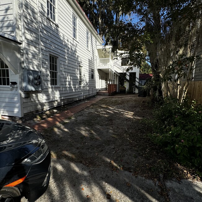 Parking - 907 Duke St