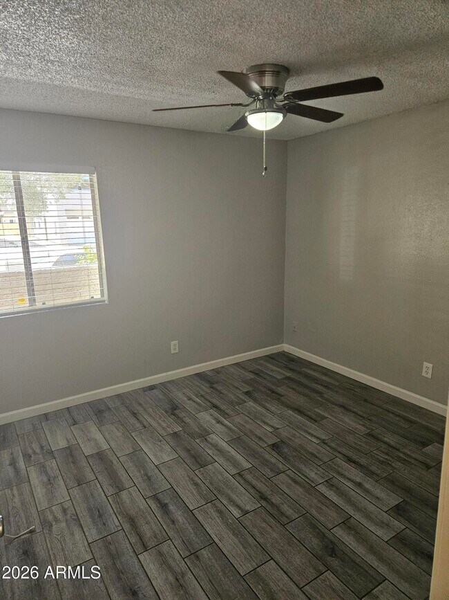 Building Photo - 3818 E Earll Dr