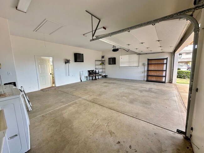 Building Photo - 3 Bedroom / 2.5 Bathroom House for rent in the Waiolani Mauka Subdivision. Pet friendly!