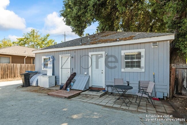 Building Photo - 748 S 11th St