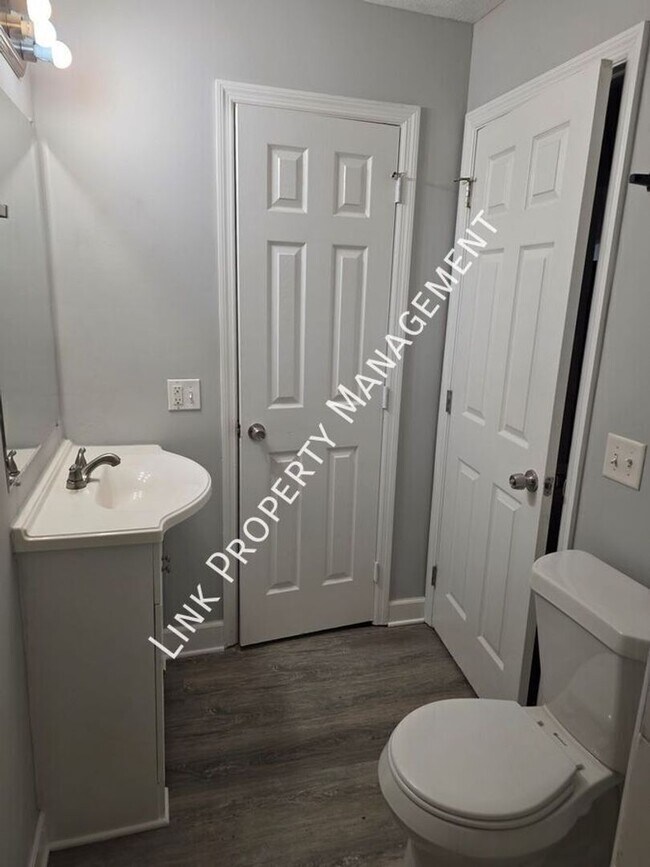 Building Photo - Don't Miss this 3BR/2BA Home with Large Detached Garage & Huge Backyard and Deck