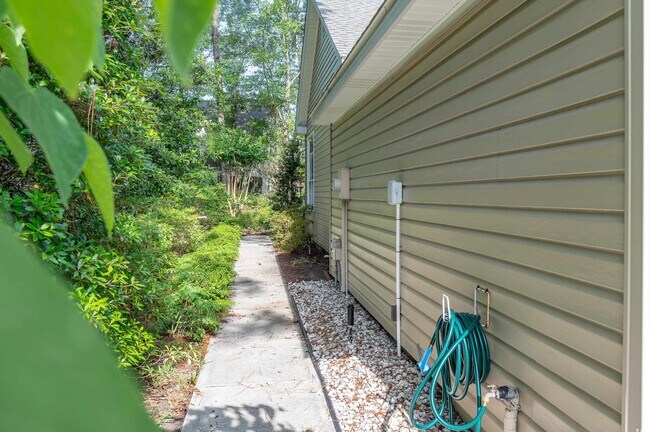Building Photo - 4821 Southern Trail