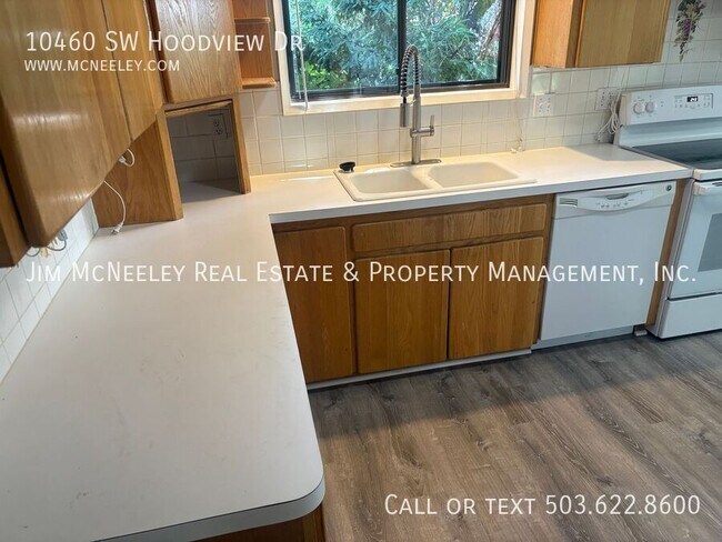 Building Photo - 10460 SW Hoodview Dr
