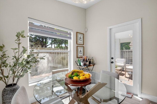 Building Photo - 1866 Capeside Cir