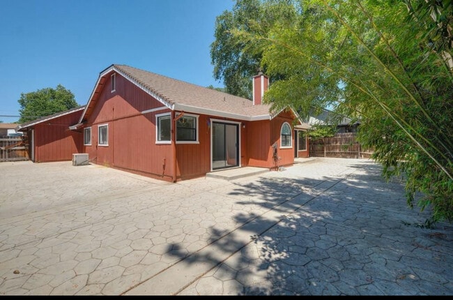 Building Photo - 7044 Palm Ave
