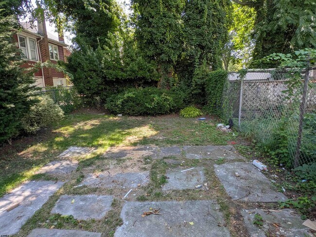 Building Photo - 710 Sewell Ave