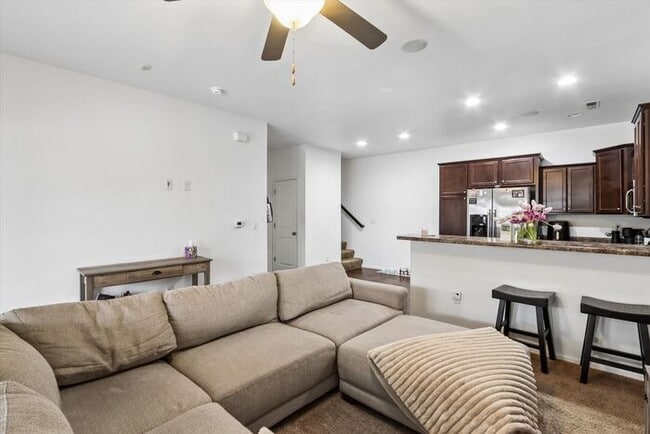 Building Photo - $2,000 | 3 Bedroom, 2.5 Bathroom Town Home | Pets Allowed | Available for August 1st Move-In!