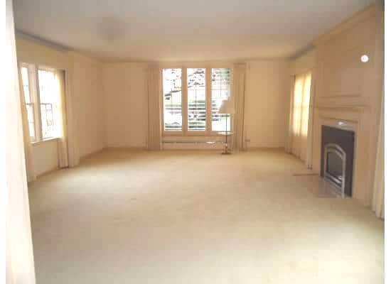 Building Photo - Broadway Hill home