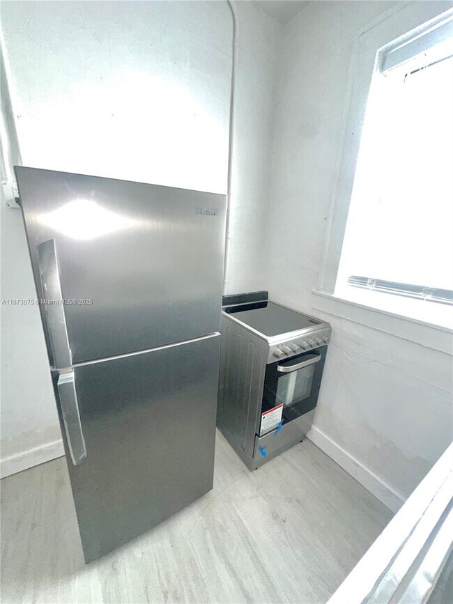 Building Photo - 967 SW 5th St