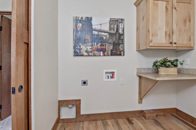 Building Photo - LUXURY MAINTENANCE FREE CORNER TOWNHOME