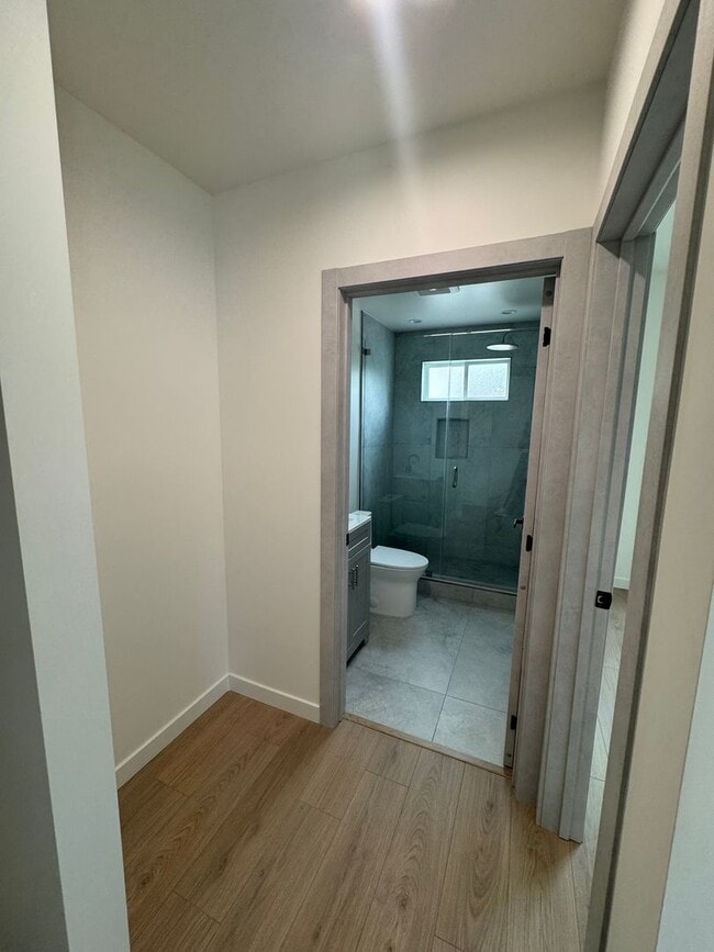 Building Photo - Spacious 1000 Sq. Ft. First-Floor Back ADU...