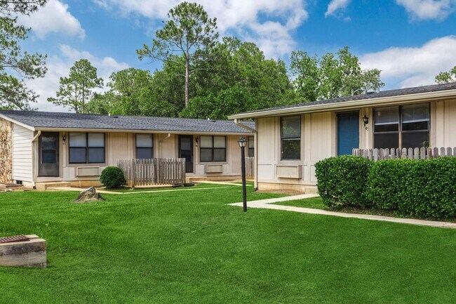 Building Photo - GreenTree Apartments