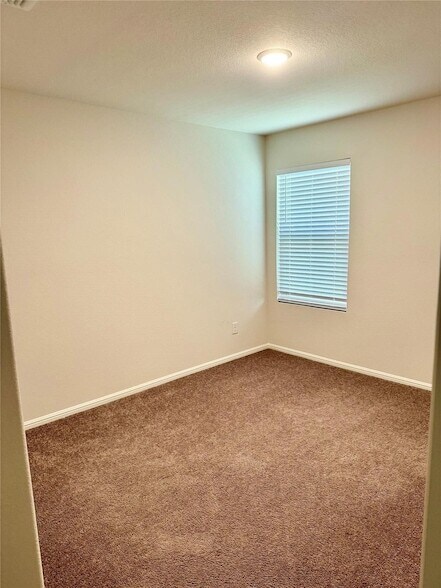 Building Photo - 6122 Heron Dr