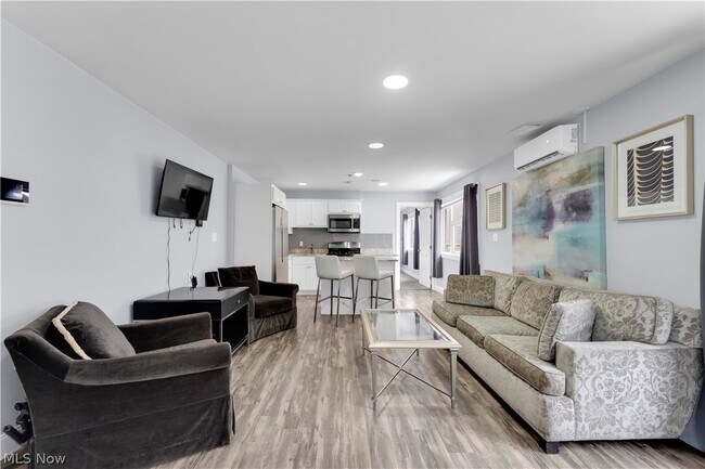 Building Photo - 797 E Market St