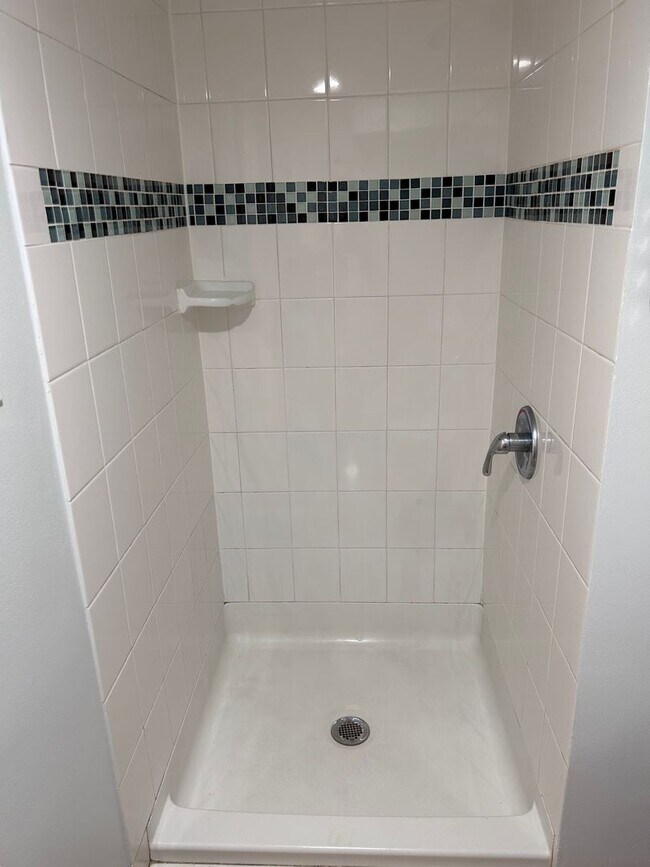 Building Photo - 2216 Summer St