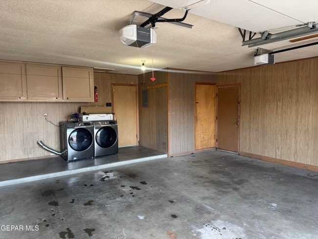 Building Photo - 8800 Sampson Ct
