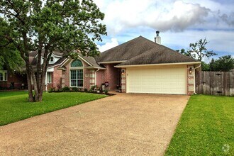 Building Photo - 3 bedroom, 2 bathroom home in the Castlega...