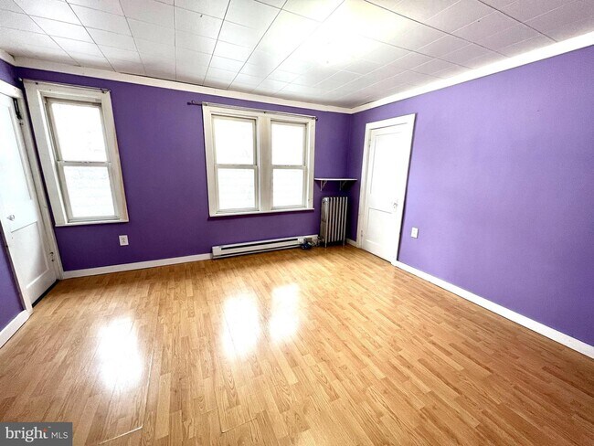 Building Photo - 145 N Nice St