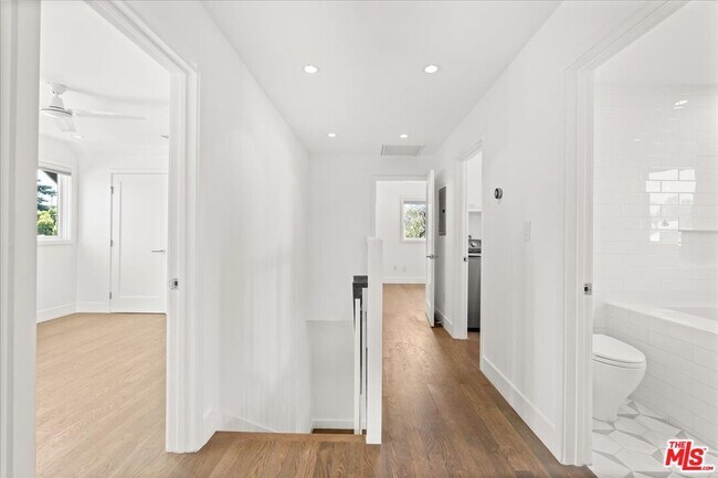 Building Photo - 4525 Melbourne Ave