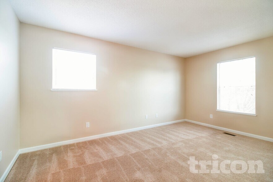 Building Photo - 438 Oakbrook Village Rd