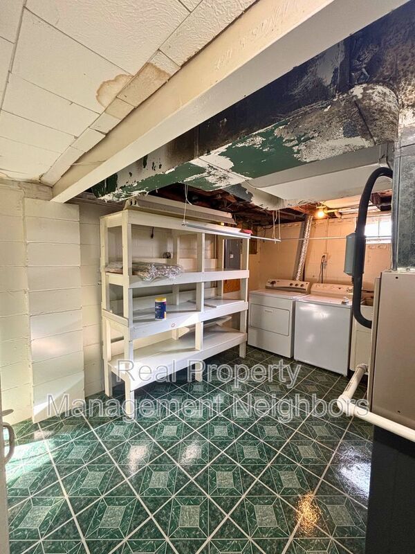Building Photo - 3466 McCracken St