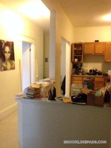 Building Photo - 1589 Beacon St