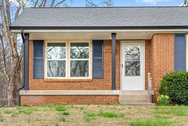 Building Photo - Renovated 3 Bedroom Pet Friendly Home For Rent!