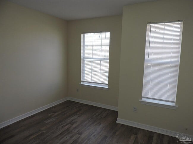 Building Photo - 3296 Two Sisters Wy