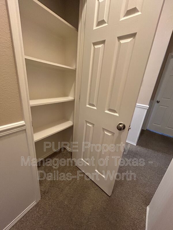 Building Photo - 7628 Hollow Forest Dr